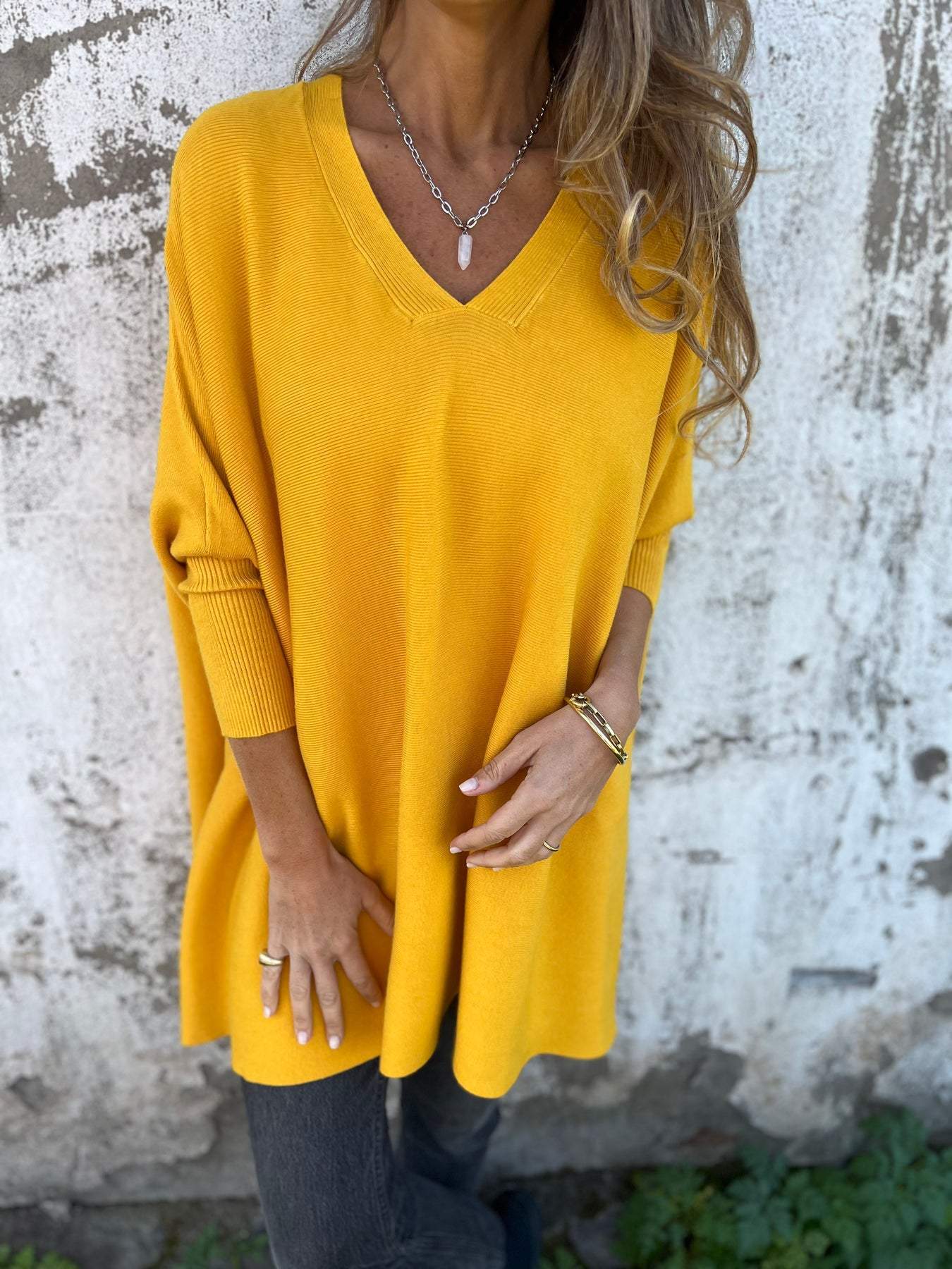 Isla – Flattering V-Neck Knit Tunic