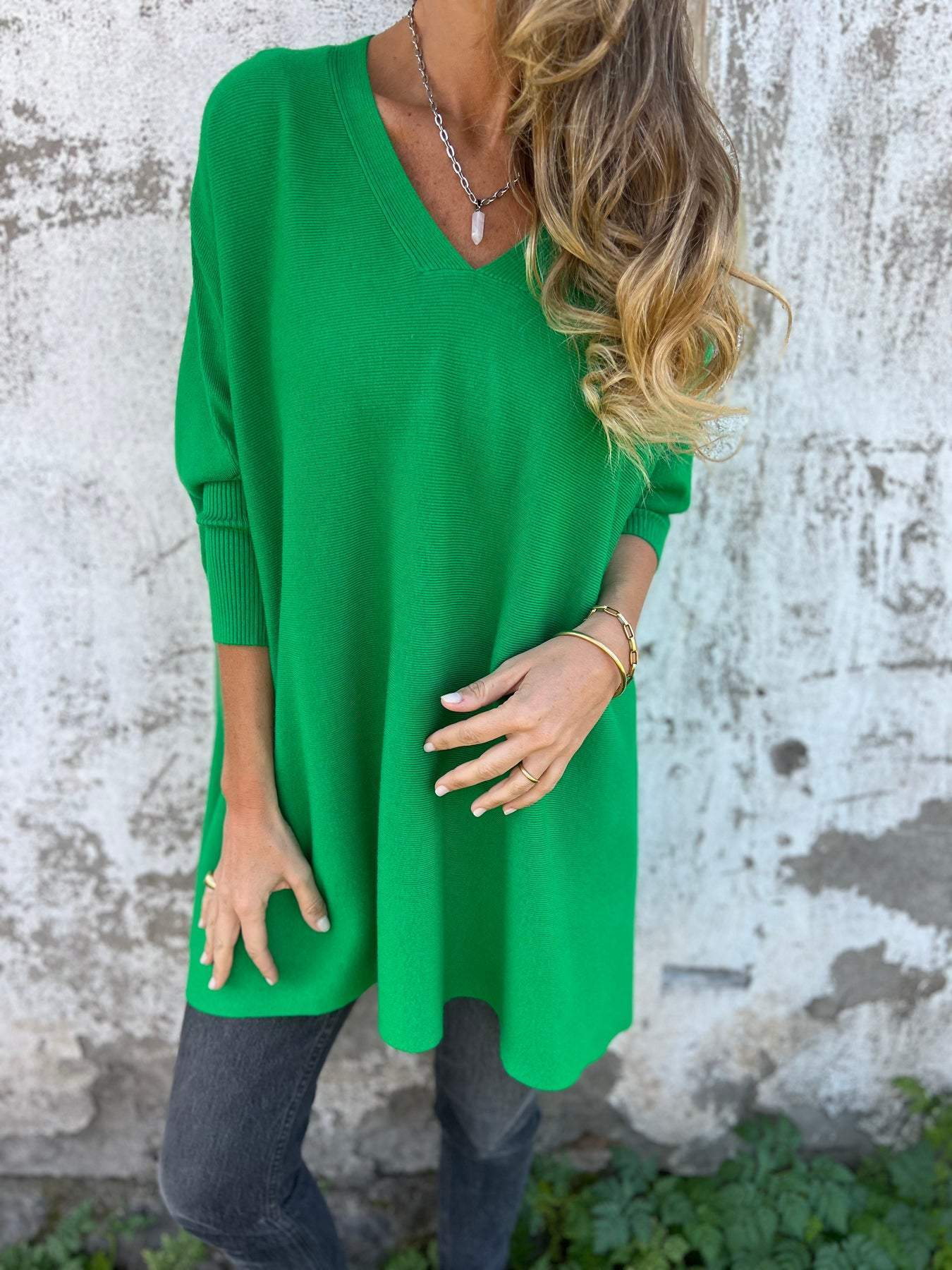 Isla – Flattering V-Neck Knit Tunic