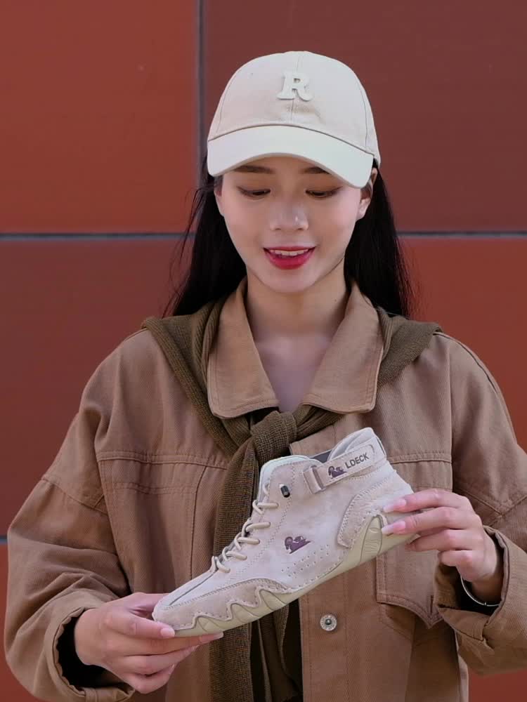 Grace – High-Top Lace-Up Trainers