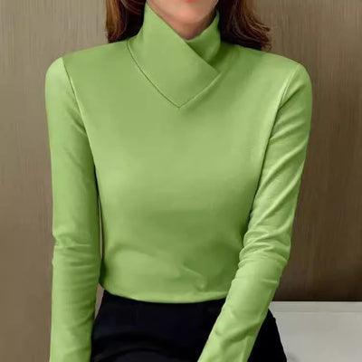 Nicola - Elegant Turtleneck Fit