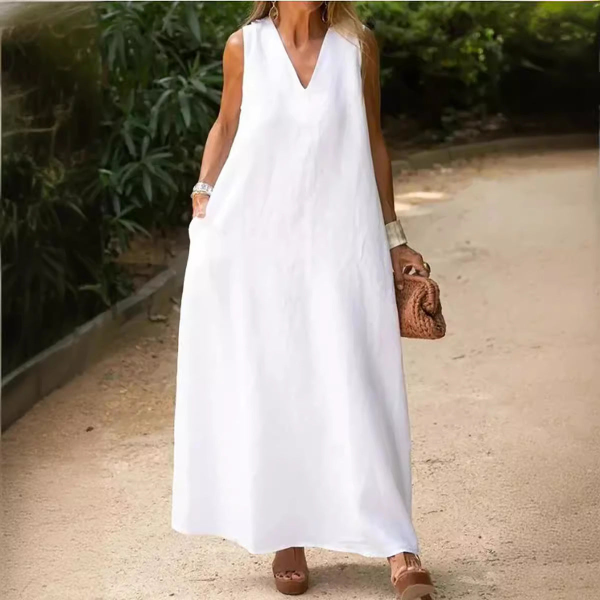 Hannelore – Sleeveless V-Neck Maxi Dress