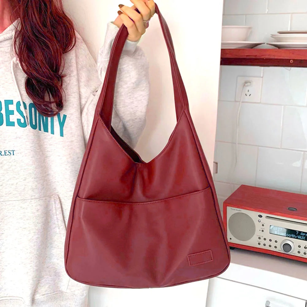 Loose hobo bag with a leather look
