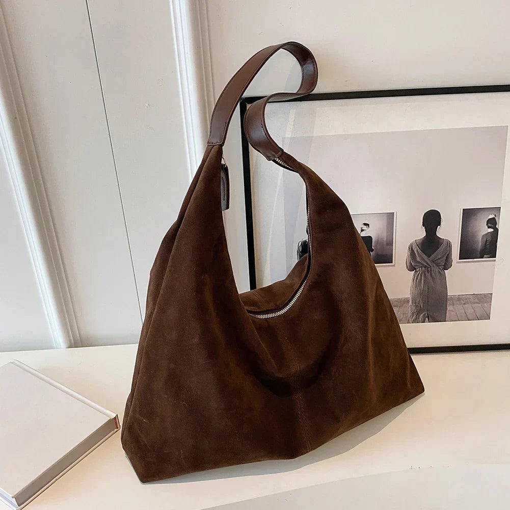 Loose hobo bag with a leather look