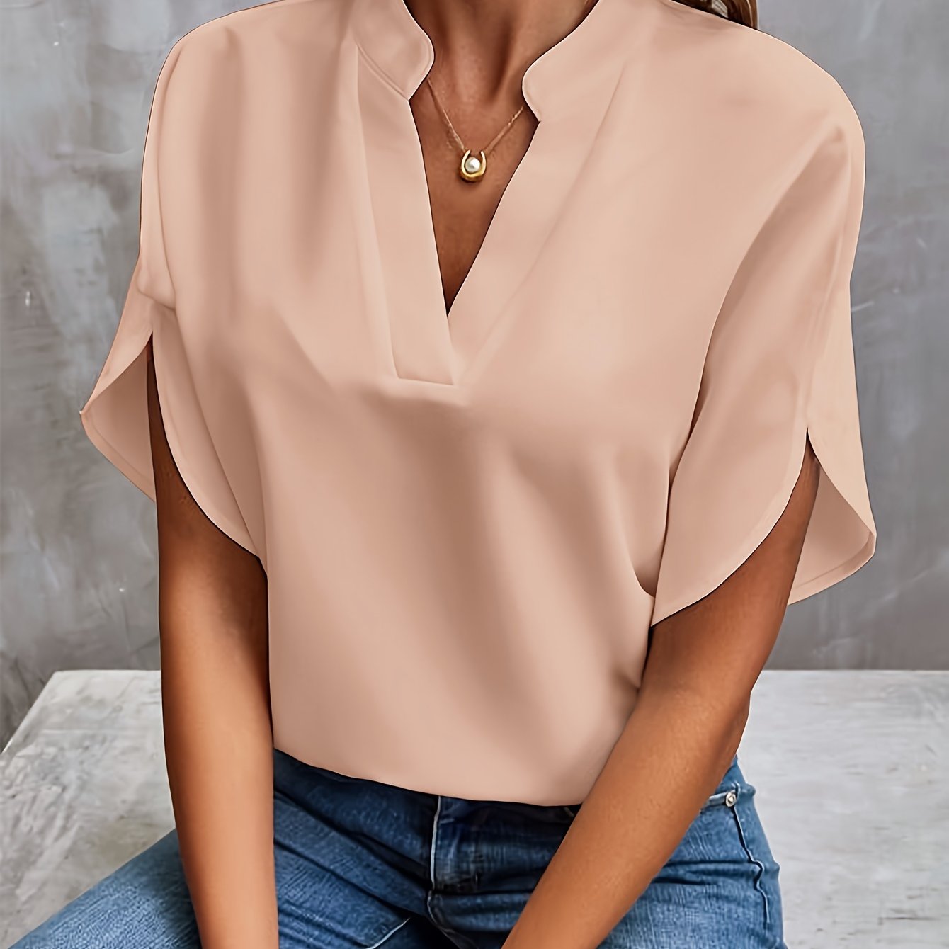 Flora - Chic and Timeless Blouse