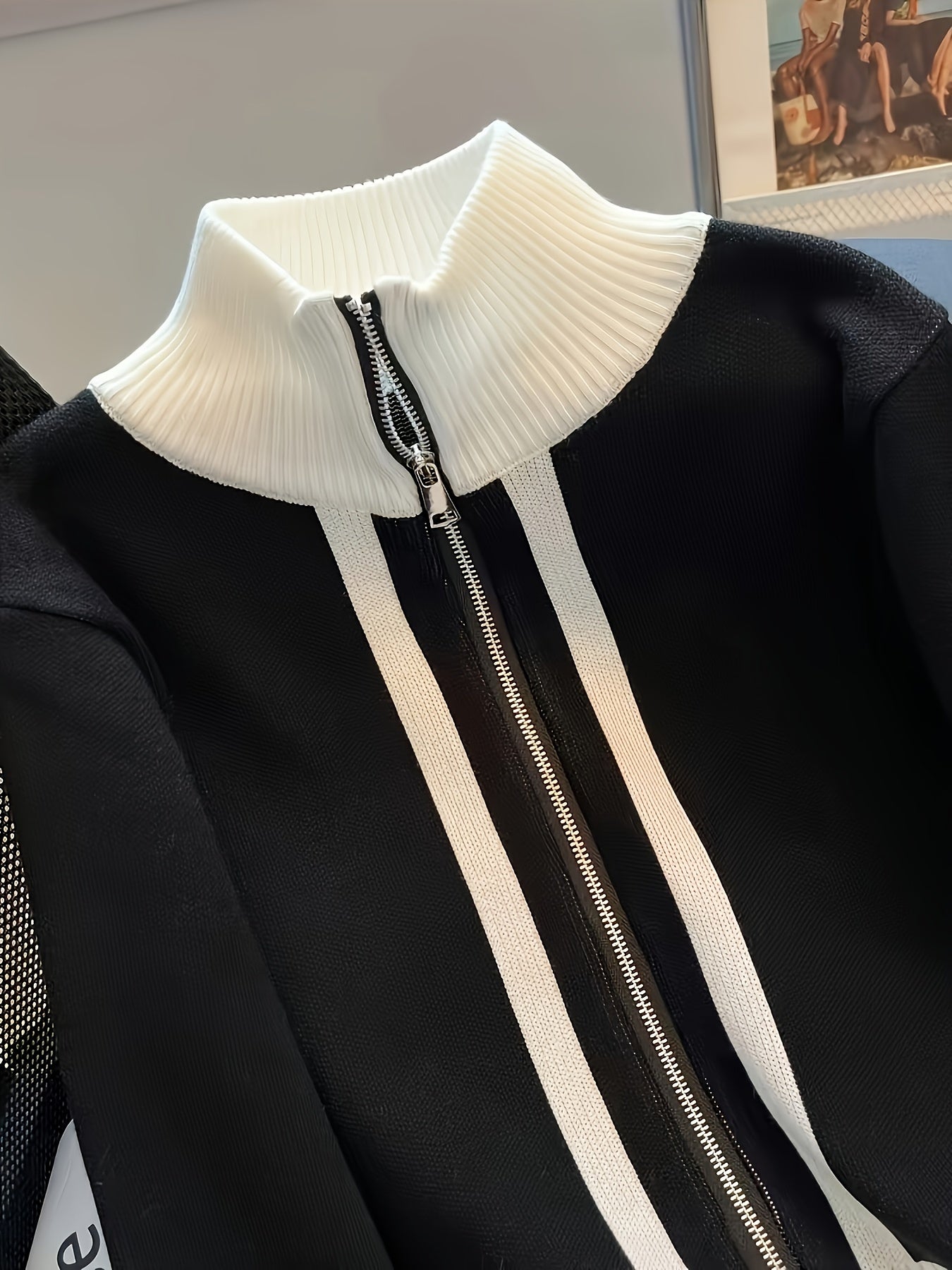 Caitlin – Zip-Up Ribbed Collar Jacket